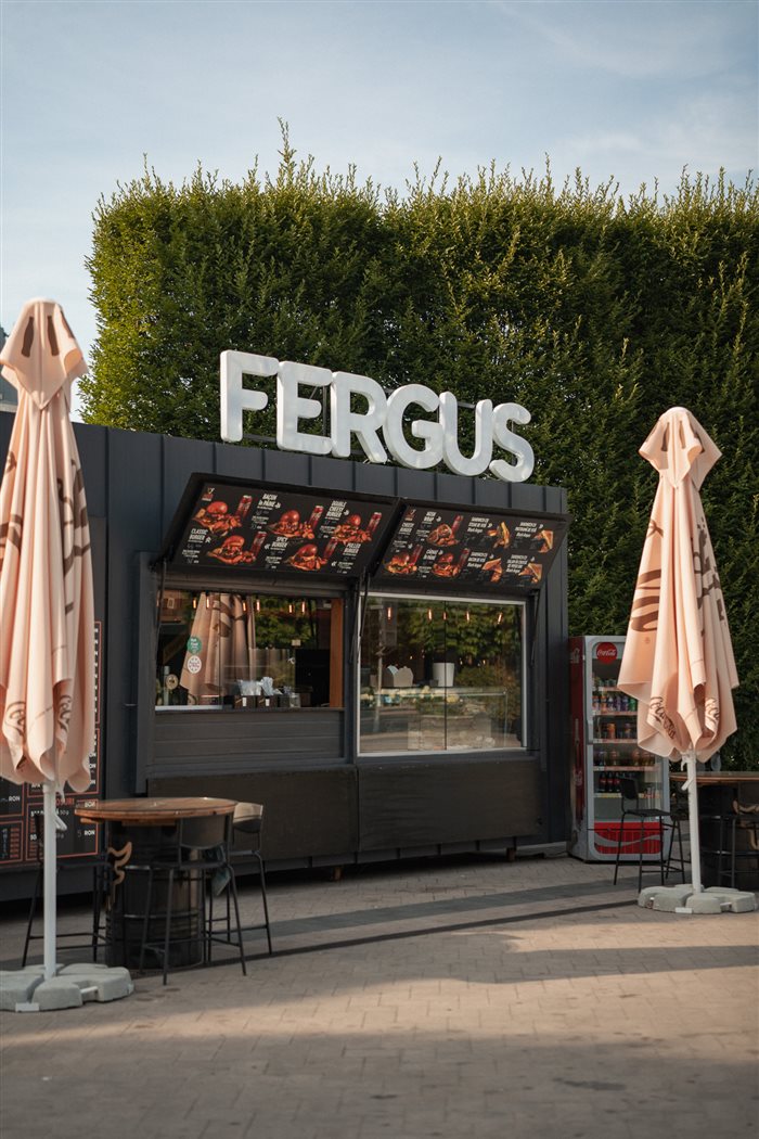 Food Truck Fergus Farm — fațadă, firma FERGUS