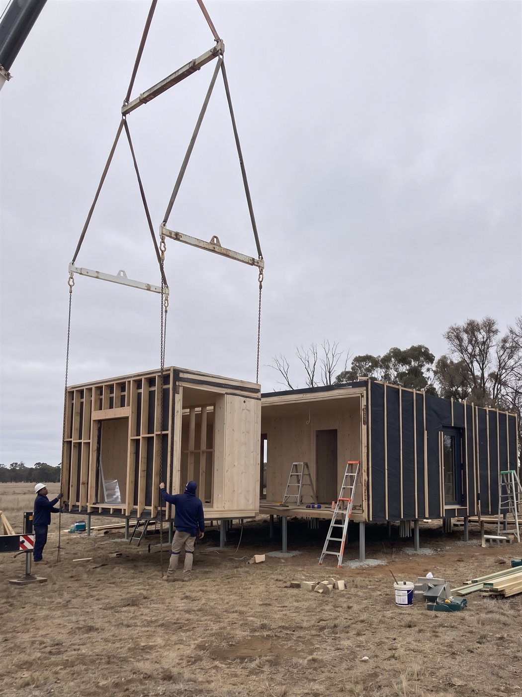 Montaj &mdash; module poziționate cu macaraua proprie